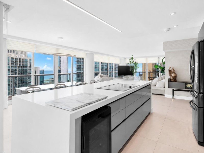 Condo for sale at Oceania 5 1751