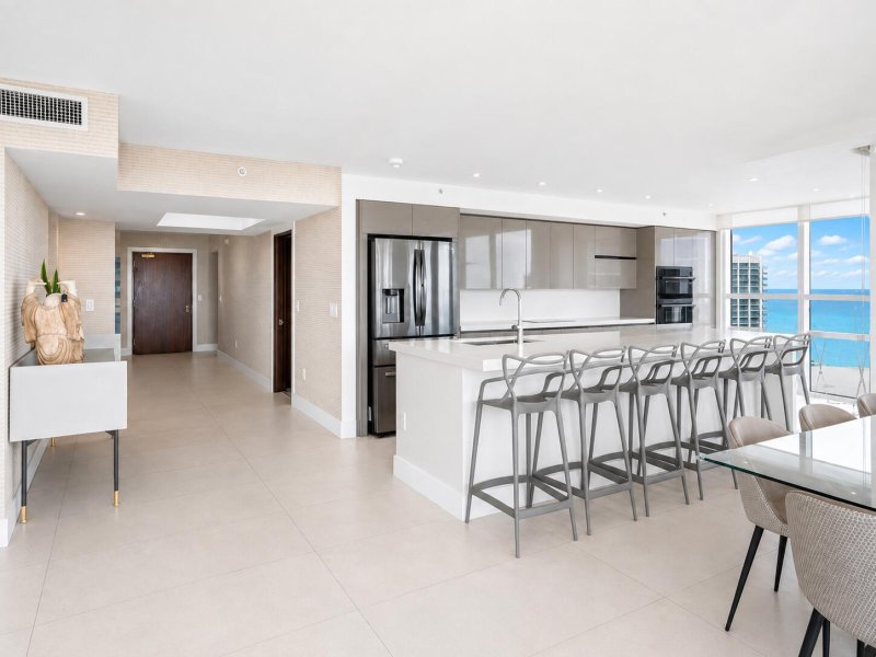 Condo for sale at Oceania 5 1751
