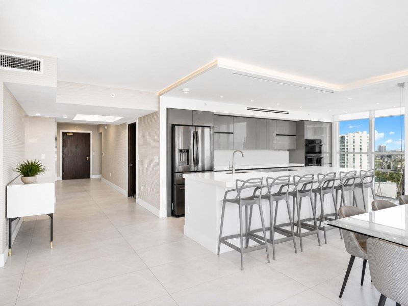 Condo for sale at Oceania 5 1751