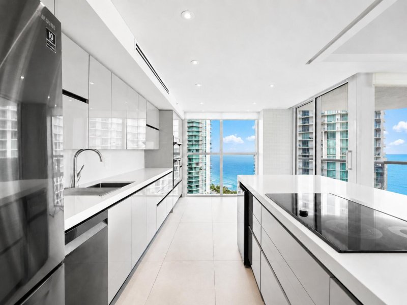 Condo for sale at Oceania 5 1751