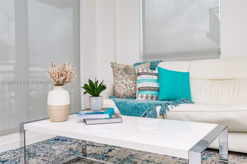 Aluguel de apartamento no The Collins Condo 720