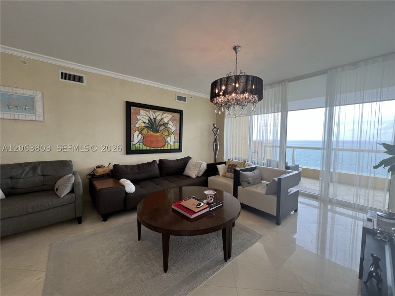 Comprar apartamento no Acqualina Resort & Spa 3206