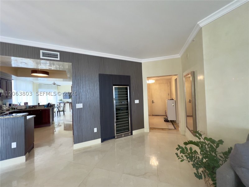 Comprar apartamento no Acqualina Resort & Spa 3206