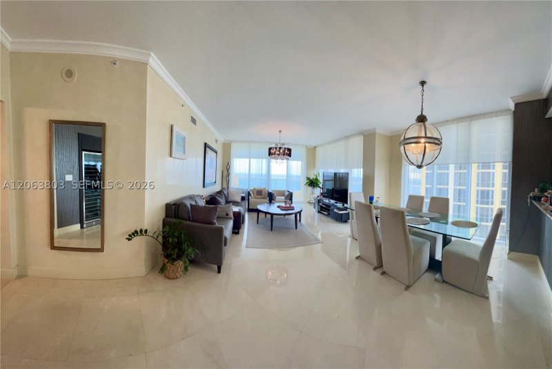 Comprar apartamento no Acqualina Resort & Spa 3206