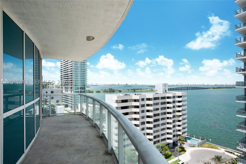 Aluguel de apartamento no Platinum Condo 1701