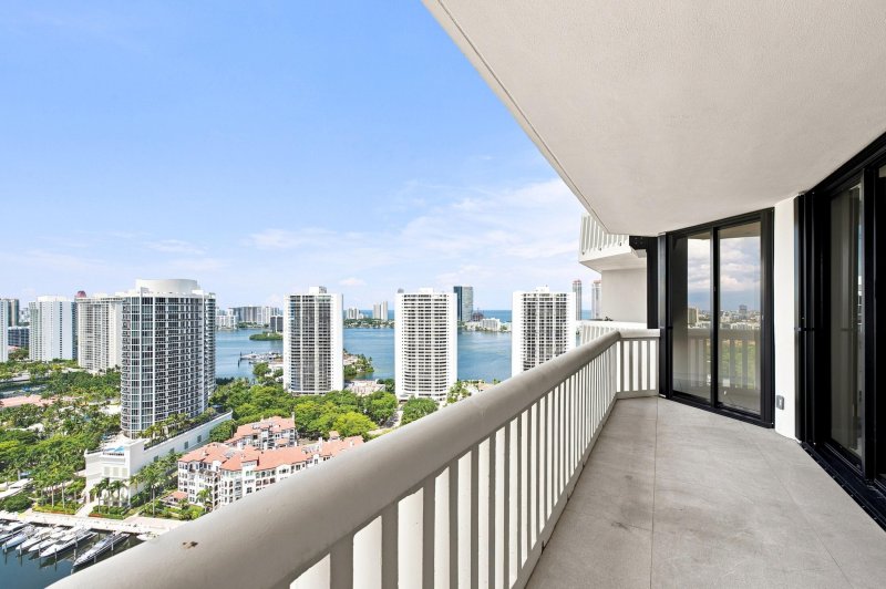 Comprar apartamento no 2000 Williams Island 2905