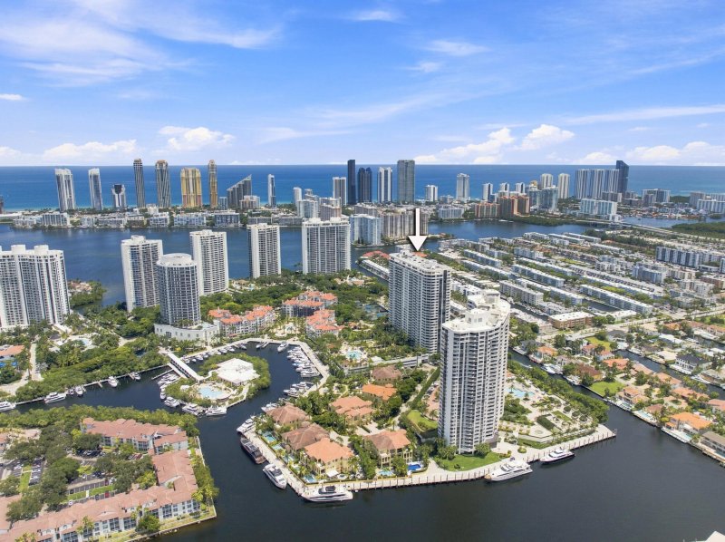 Comprar apartamento no 2000 Williams Island 2905