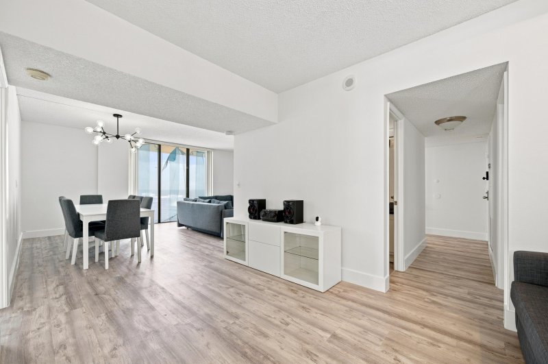 Aluguel de apartamento no Biscayne Cove PH10