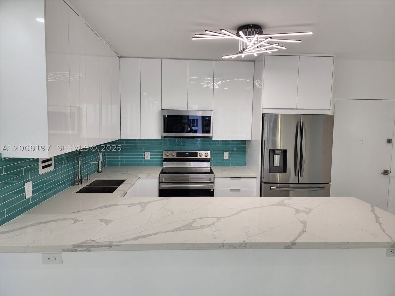 Apartment for rent at Alexander Towers 716