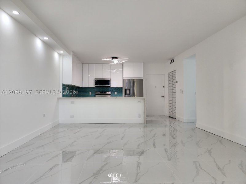Apartment for rent at Alexander Towers 716