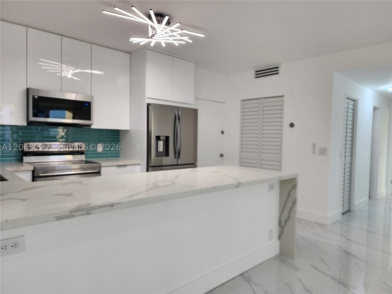 Apartment for rent at Alexander Towers 716
