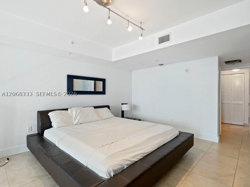 Comprar apartamento no Brickell on the River South 2310