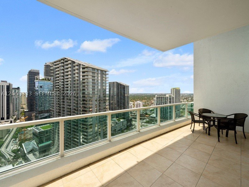 Comprar apartamento no Brickell on the River South 2310