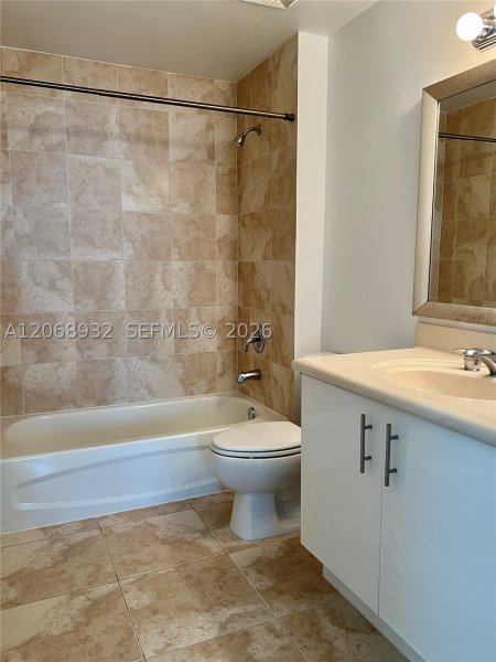 Apartment for rent at 360 Condominium West 608