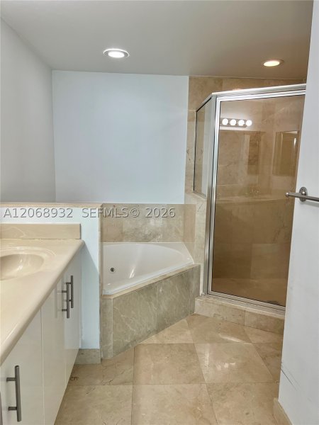 Apartment for rent at 360 Condominium West 608