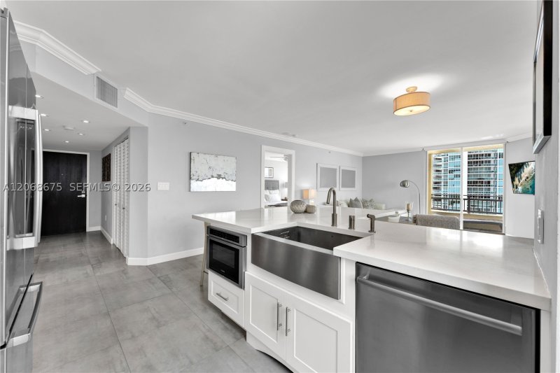 Comprar apartamento no Yacht Club at Portofino 1102