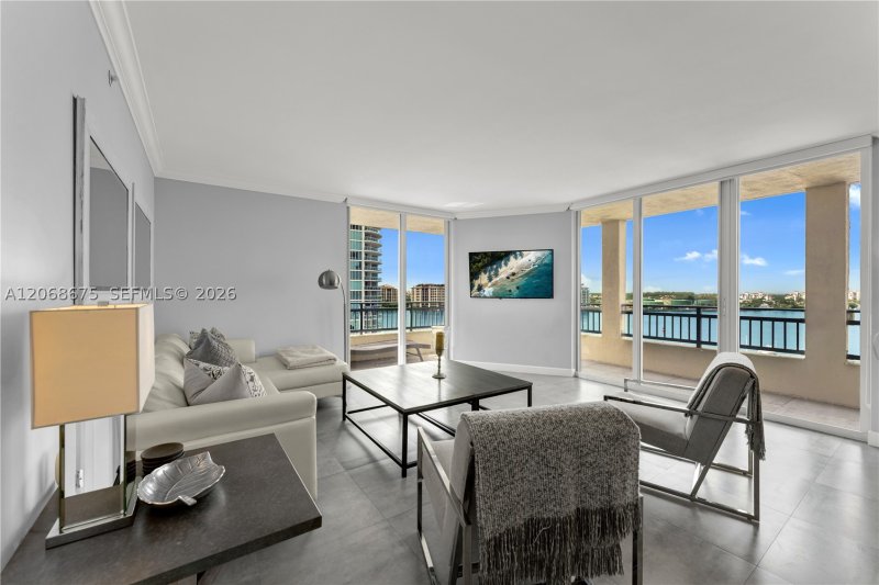 Comprar apartamento no Yacht Club at Portofino 1102