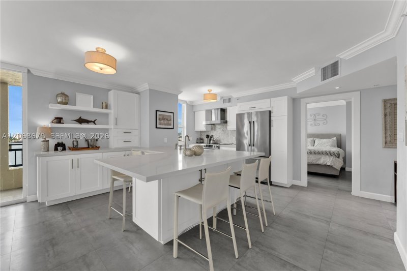 Comprar apartamento no Yacht Club at Portofino 1102