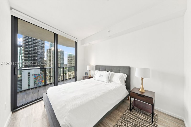 Comprar apartamento no SLS Lux Brickell 2502