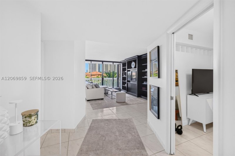 Comprar apartamento no 1000 Williams Island 405