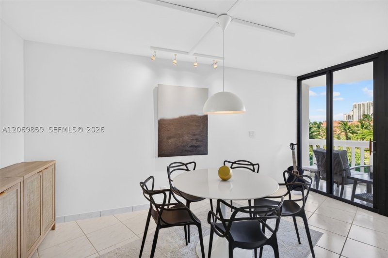 Comprar apartamento no 1000 Williams Island 405