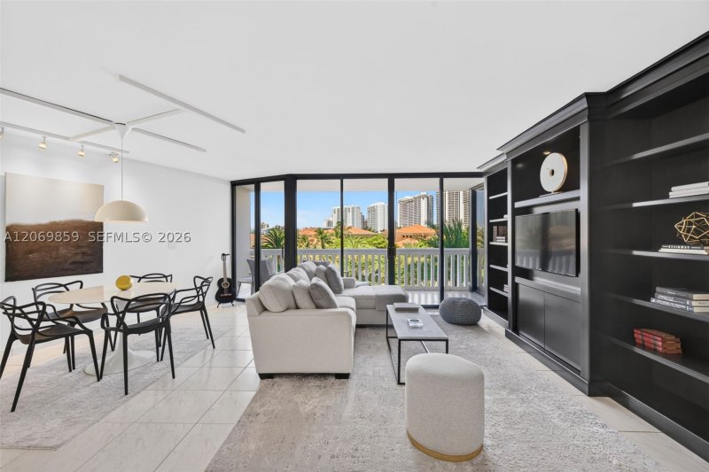 1000 Williams Island Apt #405