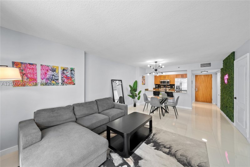 Comprar apartamento no The Club At Brickell Bay 2205