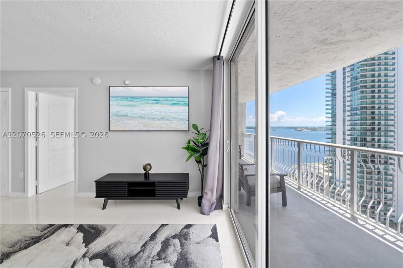Comprar apartamento no The Club At Brickell Bay 2205