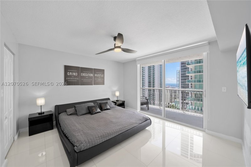 Comprar apartamento no The Club At Brickell Bay 2205