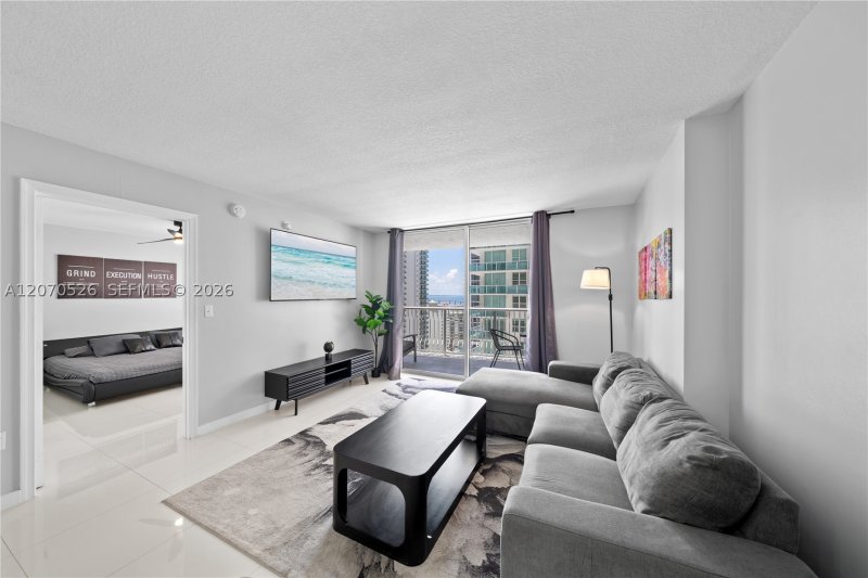 Comprar apartamento no The Club At Brickell Bay 2205