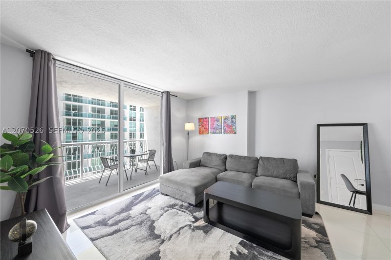 Comprar apartamento no The Club At Brickell Bay 2205