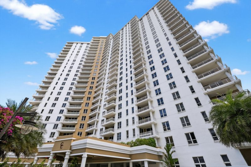 Condo for sale at Courvoisier Courts 1604