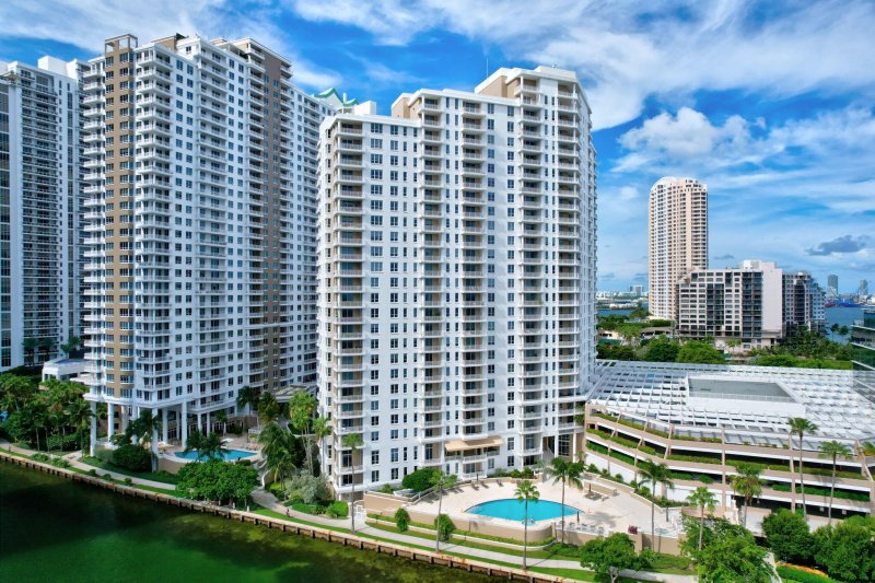 Condo for sale at Courvoisier Courts 1604