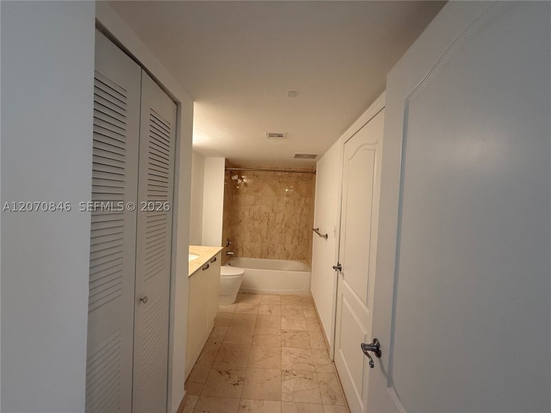 Apartment for rent at Skyline On Brickell 1002