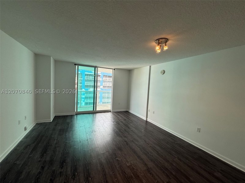 Apartment for rent at Skyline On Brickell 1002