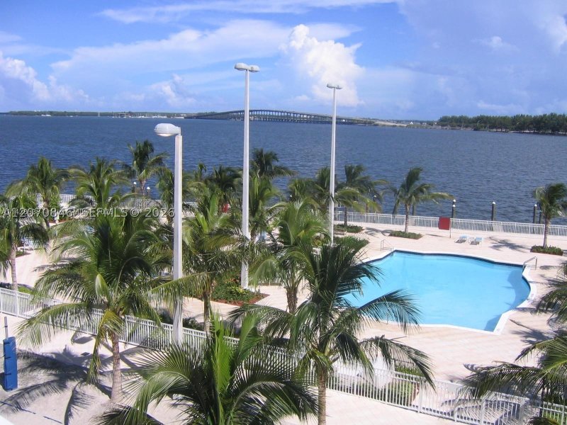 Apartment for rent at Skyline On Brickell 1002