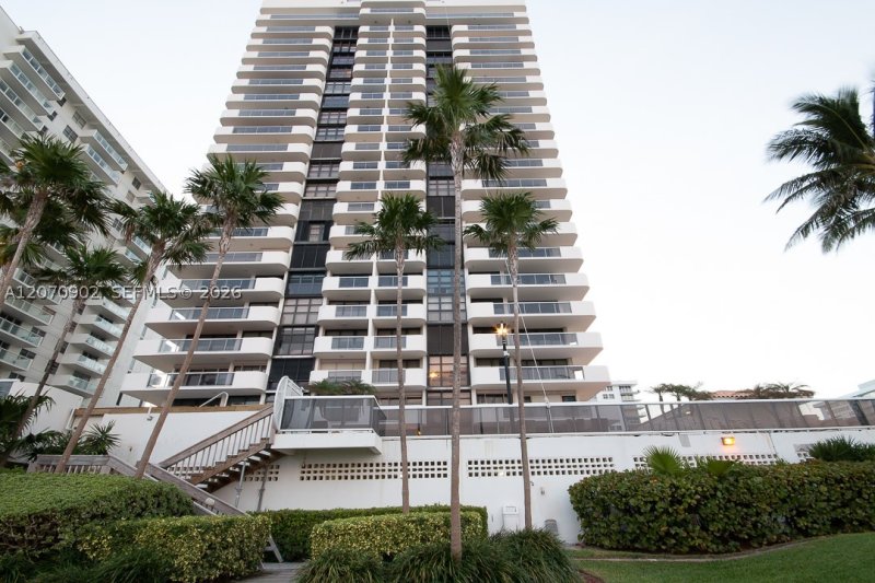 L`Excellence Apt #703