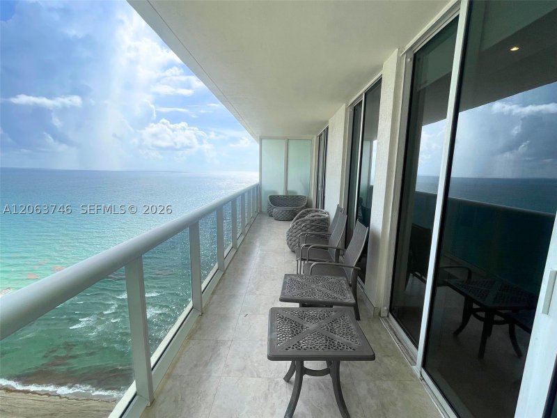Aluguel de apartamento no Beach Club Two 3011