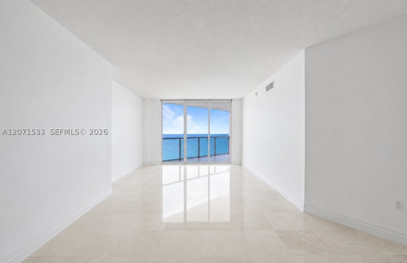 Aluguel de apartamento no La Perla 3604