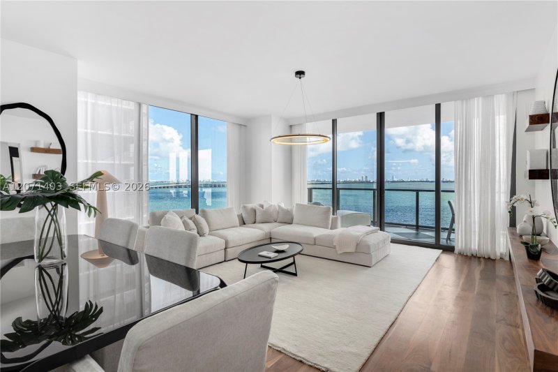 Apartment for rent at Elysee Miami 902