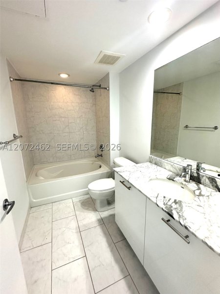 Comprar apartamento no The Plaza Tower II 3403