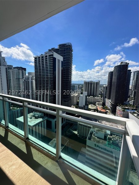 Comprar apartamento no The Plaza Tower II 3403