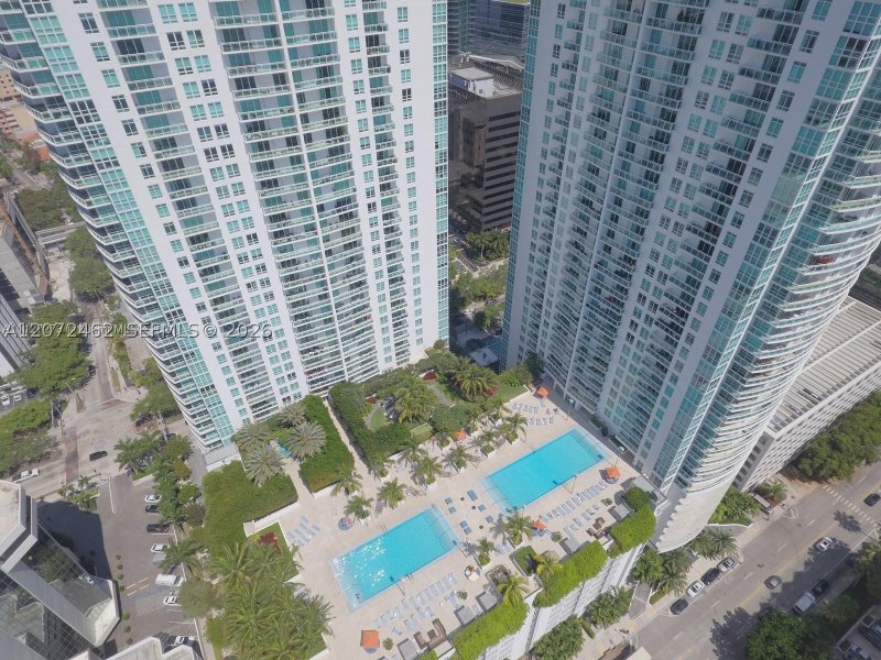 Comprar apartamento no The Plaza Tower II 3403