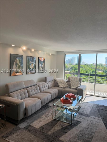Condo for sale at Mystic Pointe 600 511