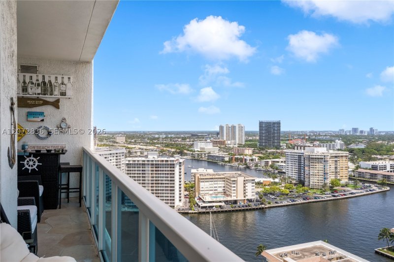 Comprar apartamento no Ocean Marine Yacht Club 2209