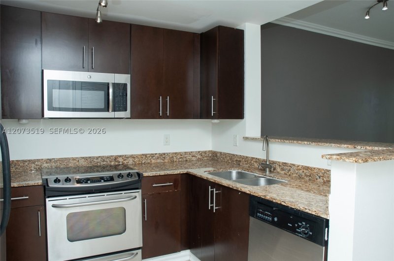 Apartment for rent at Ten Aragon 703