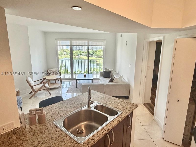 Comprar apartamento no Turnberry Village 612