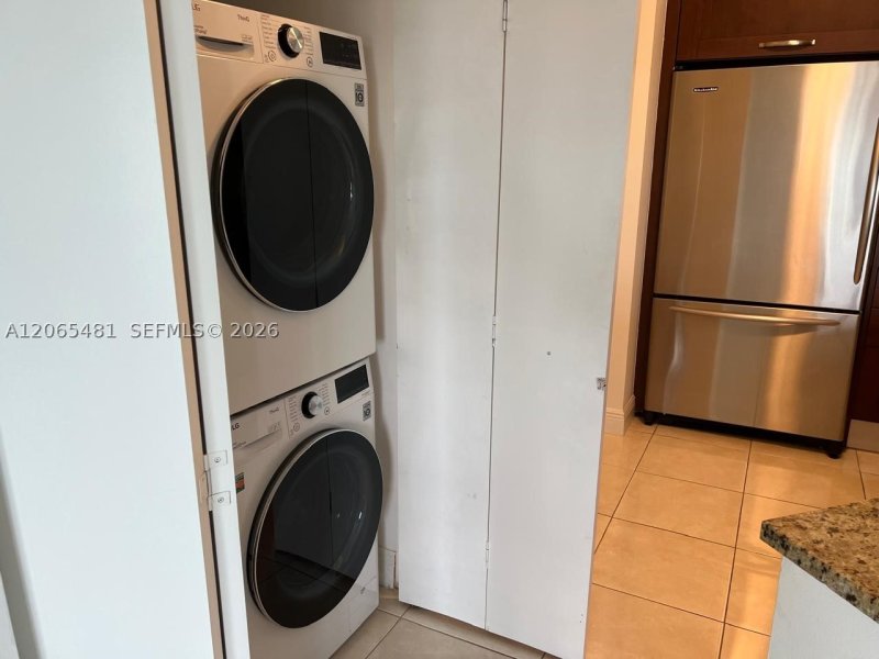 Comprar apartamento no Turnberry Village 612