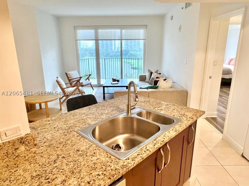 Comprar apartamento no Turnberry Village 612