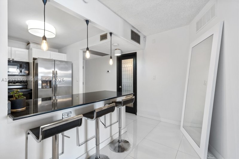 Comprar apartamento no Roney Palace 931